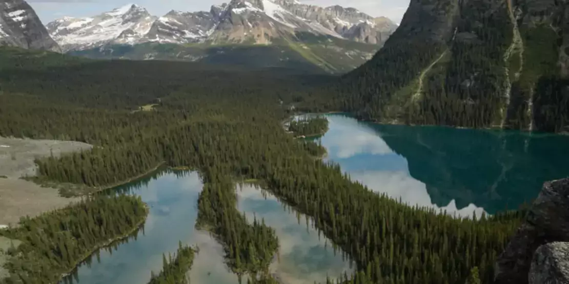 Overview of lakes and mountains