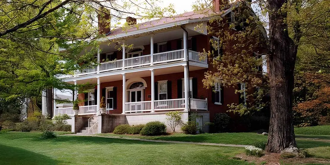 Front of Smith McDowell House