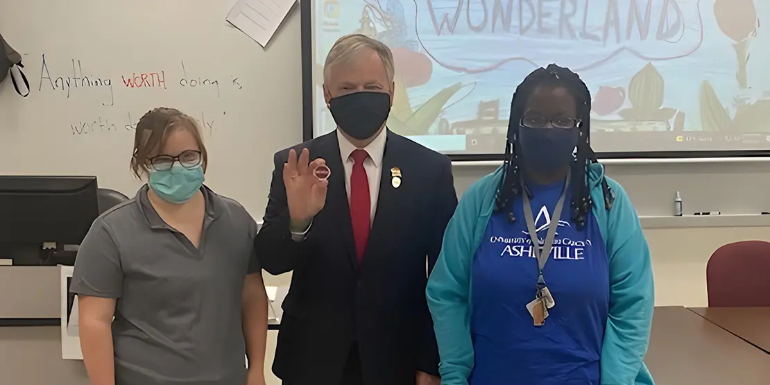 NC Treasurer Dale Folwell with students Jasmine and Annie