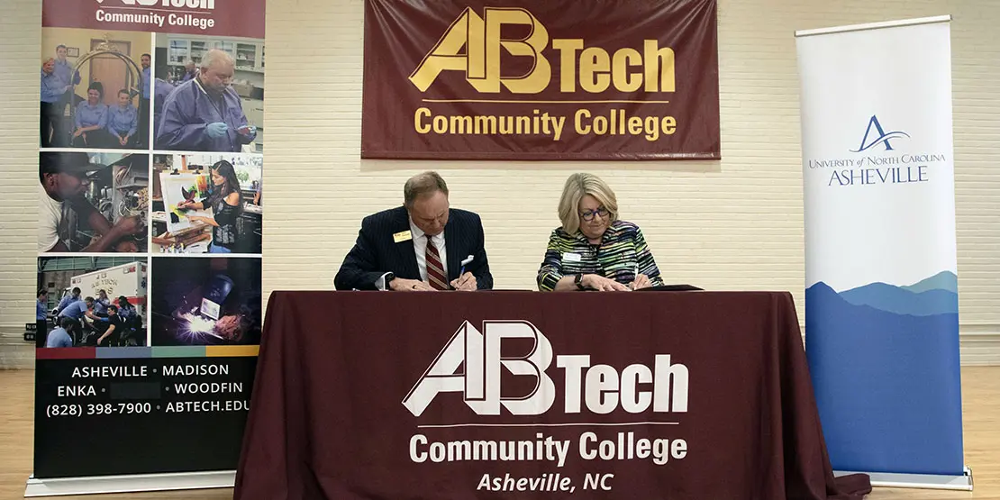 UNC Asheville and A-B Tech Renew Bulldog-Trailblazer Transfer Agreement - News Featured