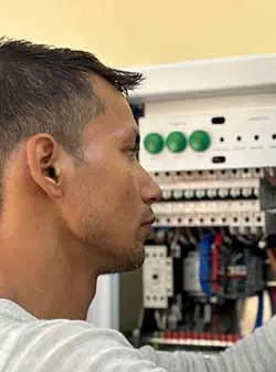 Adult Education in Spanish - Basic Construction and Electrical