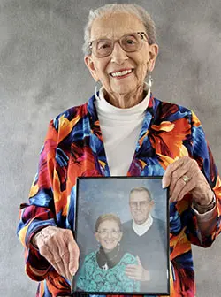 Evelyn Uhrlass - Headshot